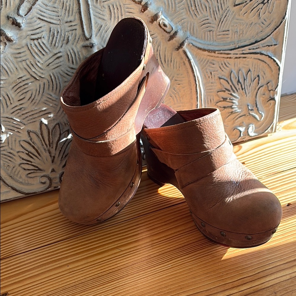 Brown Leather and Wood Women's Ugg Clogs